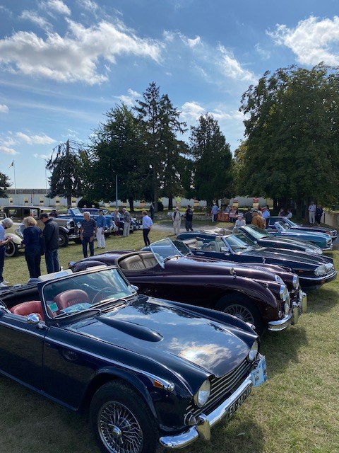 Rassemblement de voitures anciennes